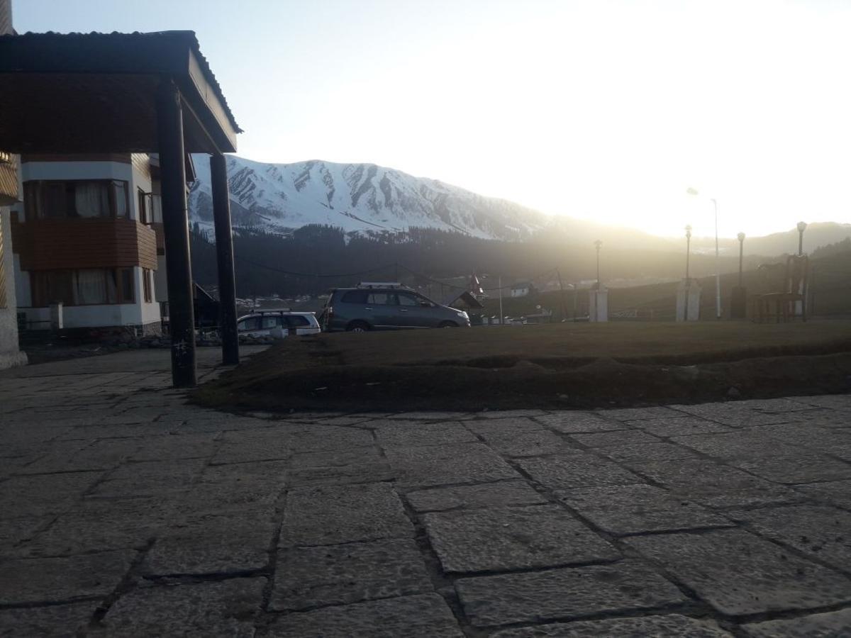 Hotel Gulmarg Inn Kültér fotó