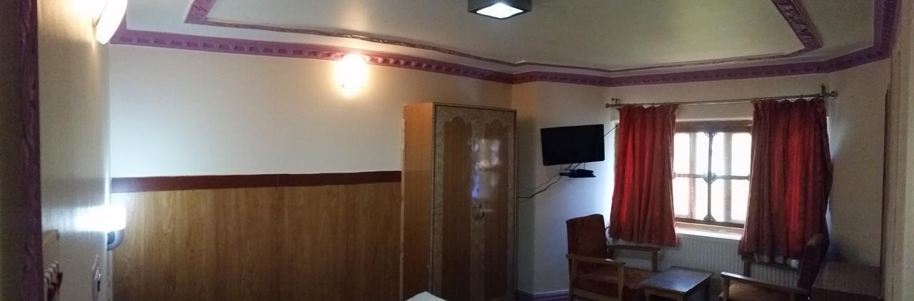 Hotel Gulmarg Inn Kültér fotó